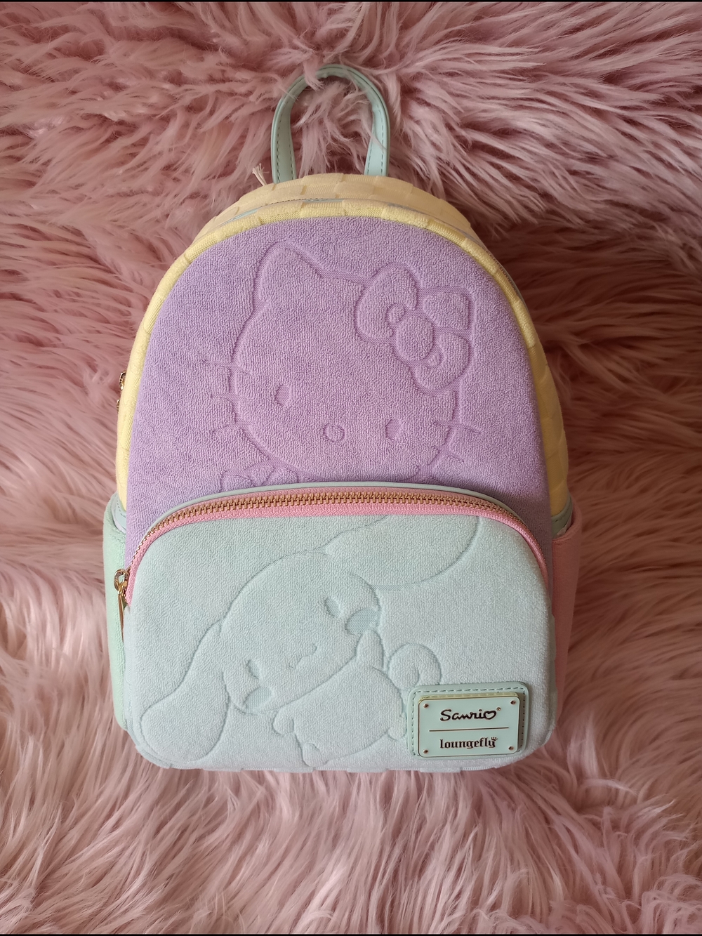 SDCC Limited Edition Hello Kitty & Friends Color Block Terry Cloth Mini Backpack - Picture 2 of 12